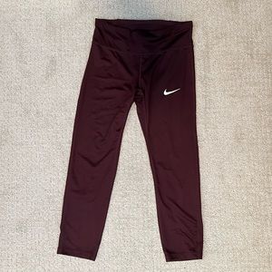 Nike capri leggings - maroon